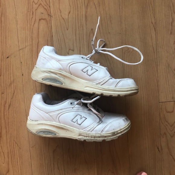 chunky white tennis shoes